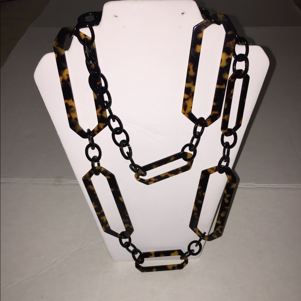 Fashion plastic large brown and black necklace